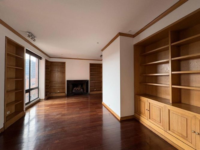 Apartamento de 4 alcobas en venta en Los Rosales, Bogotá, 479 m² · foto 20 de 24