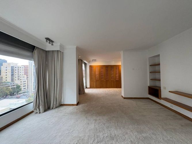 Apartamento de 4 alcobas en venta en Los Rosales, Bogotá, 479 m² · foto 21 de 24