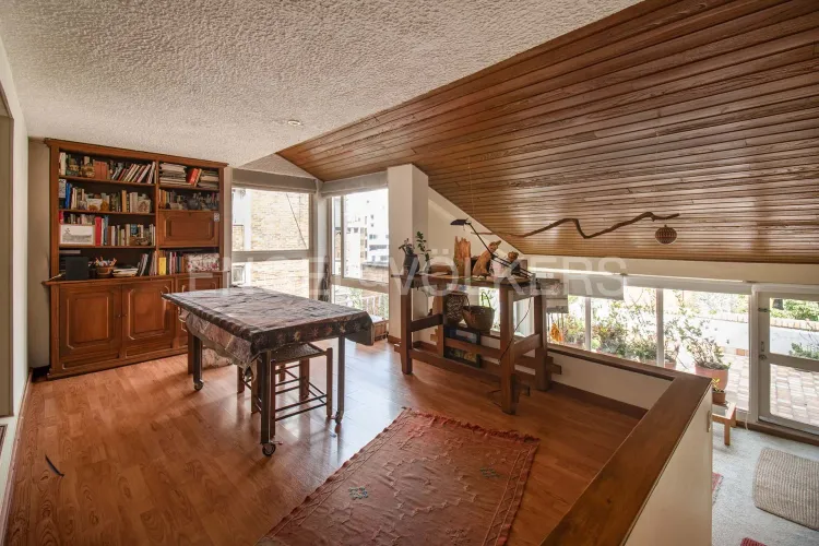 Apartamento de 5 alcobas en venta en Los Rosales, Bogotá, 301 m² · foto 22 de 24