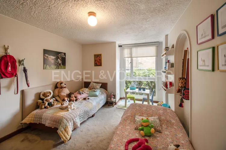 Apartamento de 5 alcobas en venta en Los Rosales, Bogotá, 301 m² · foto 13 de 24