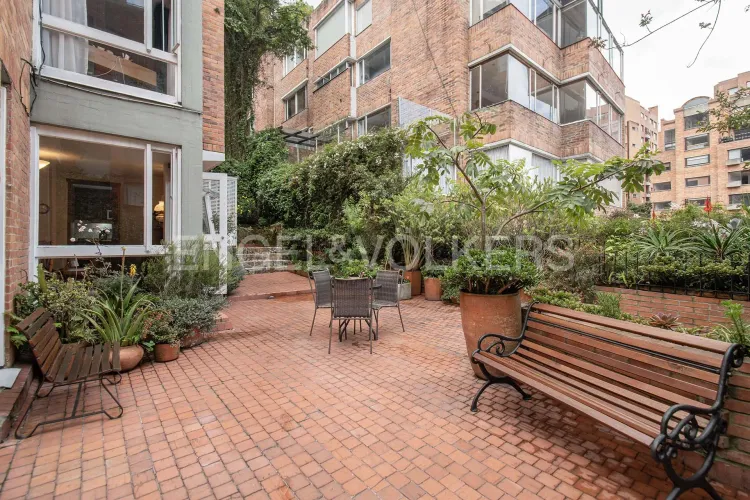 Apartamento de 5 alcobas en venta en Los Rosales, Bogotá, 301 m² · foto 6 de 24