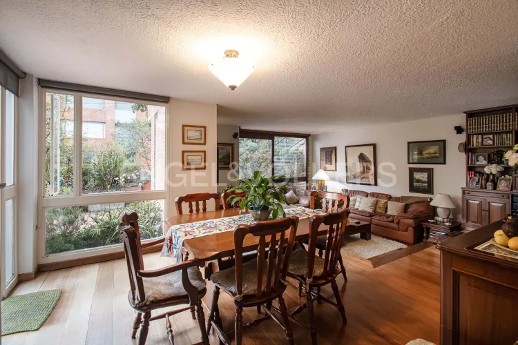Apartamento de 5 alcobas en venta en Los Rosales, Bogotá, 301 m² · foto 4 de 24