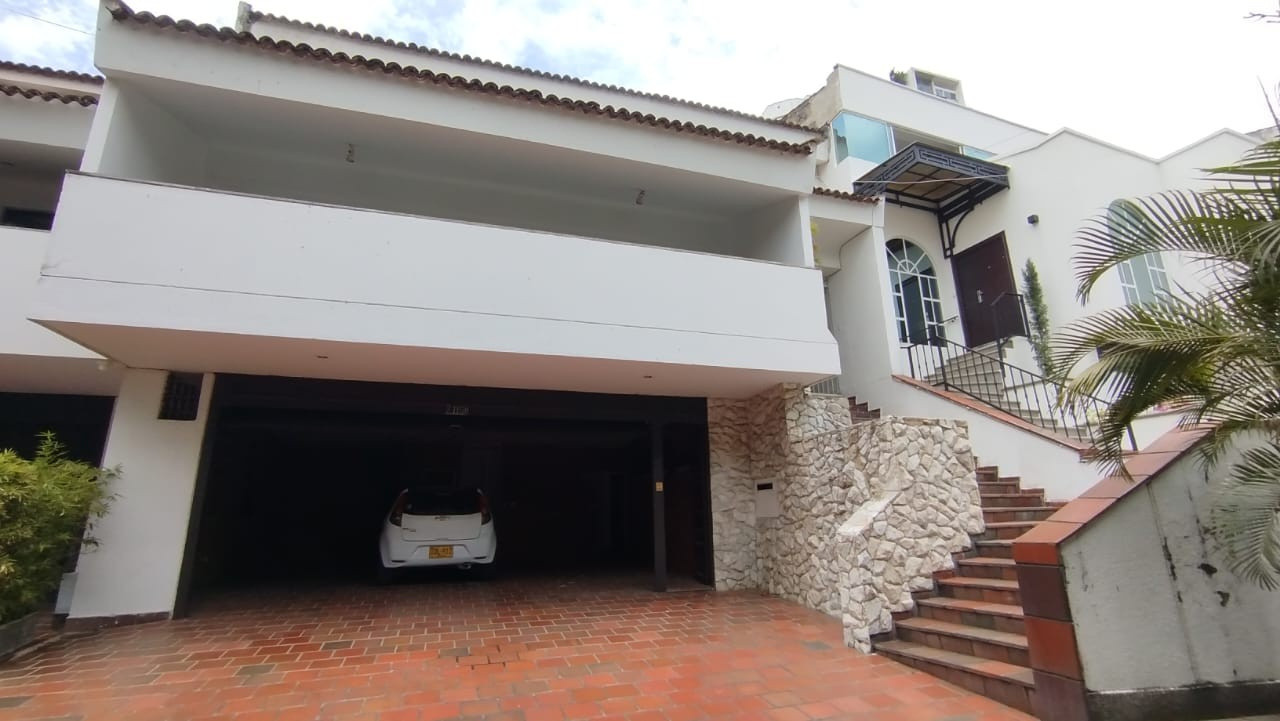 Casa en Arriendo en La Arboleda, Cali
