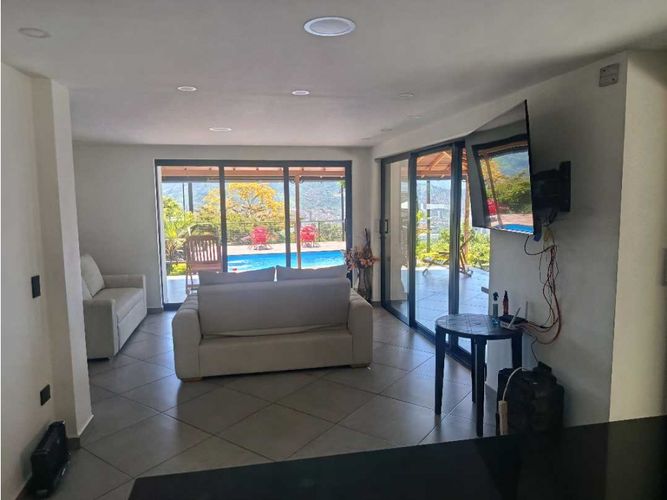 Finca en arriendo en Las Antillas, Envigado, 300 m² · foto 13 de 24