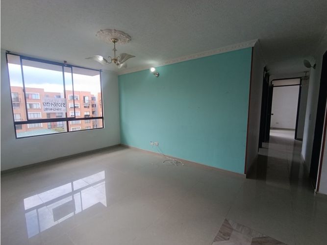 Apartamento de 3 alcobas en venta en Conjunto Residencial Prados Reserva De Madrid, Madrid, 55 m² · foto 2 de 24
