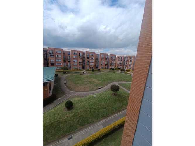 Apartamento de 3 alcobas en venta en Conjunto Residencial Prados Reserva De Madrid, Madrid, 55 m² · foto 3 de 24