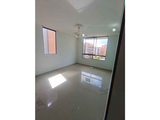 Apartamento de 3 alcobas en venta en Conjunto Residencial Prados Reserva De Madrid, Madrid, 55 m² · foto 12 de 24