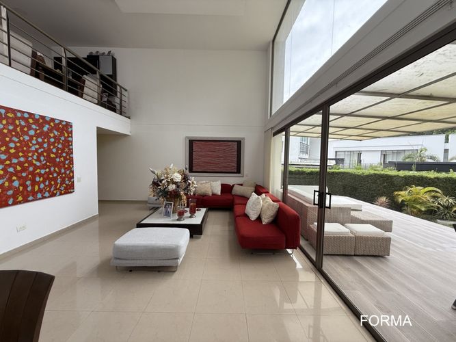 Casa de 4 alcobas en venta en Cerro Azul Del Vergel, Ibagué, 285 m² · foto 2 de 24
