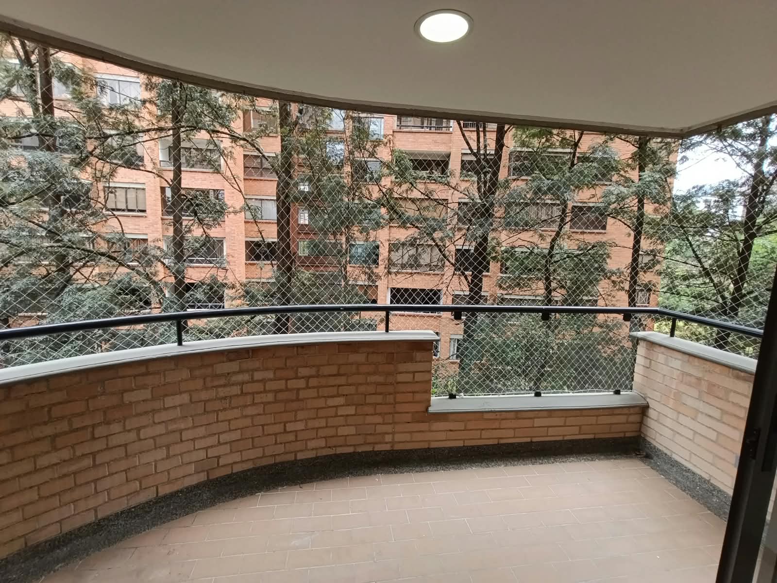 Apartamento en arriendo en El Poblado, Medellín · foto 2 de 17