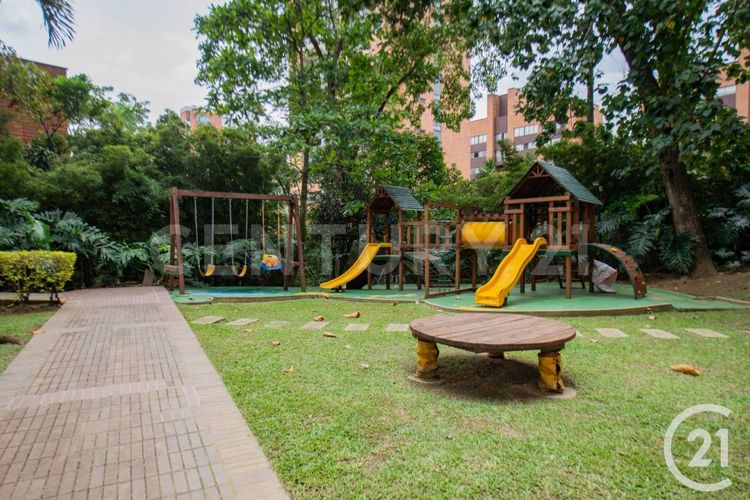Apartamento de 3 alcobas en venta en Alejandría, Medellín, 223 m² · foto 21 de 23