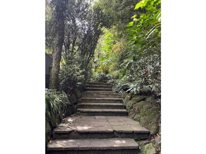 Casa de 5 alcobas en venta en Chapinero, Bogotá, 420 m² · foto 2 de 18