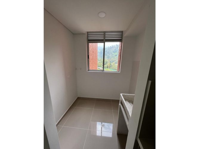 Apartamento de 3 alcobas en arriendo en Vallano, Medellín, 94 m² · foto 8 de 24