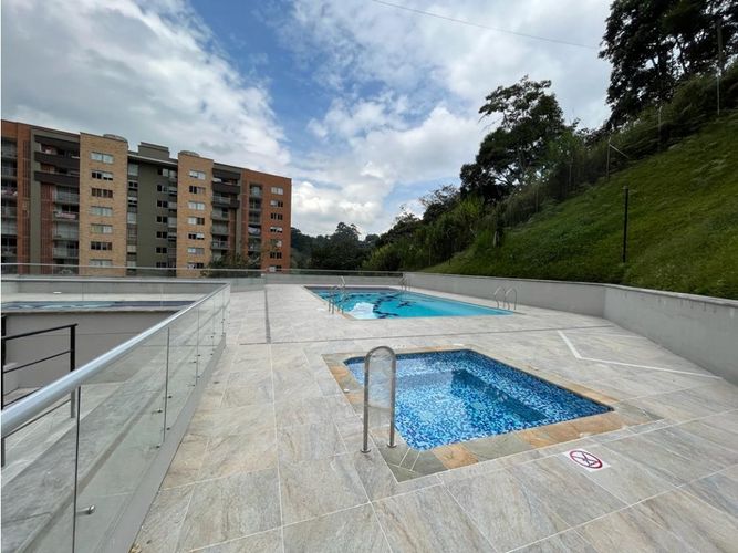 Apartamento de 3 alcobas en arriendo en Vallano, Medellín, 94 m² · foto 23 de 24