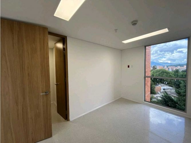 Consultorio en arriendo en Los Pinos, Medellín, 35 m² · foto 4 de 13