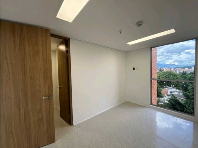 Consultorio en arriendo en Los Pinos, Medellín, 35 m² · foto 6 de 13
