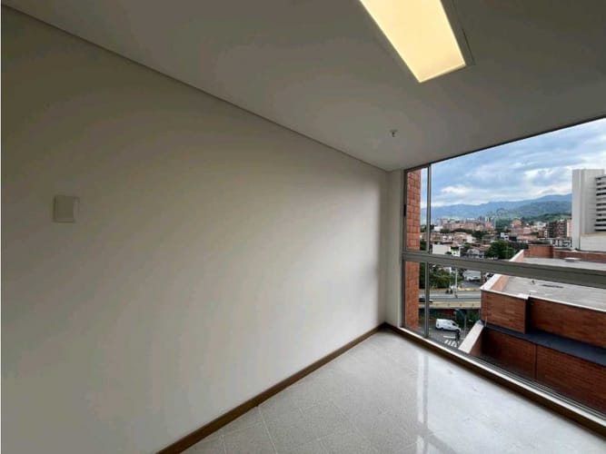 Consultorio en arriendo en Los Pinos, Medellín, 35 m² · foto 7 de 13