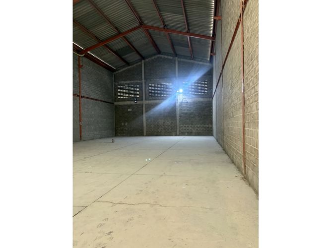 Bodega en arriendo en Los Olivos I, Barranquilla, 1088 m² · foto 3 de 8