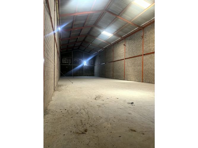 Bodega en arriendo en Los Olivos I, Barranquilla, 1088 m² · foto 4 de 8