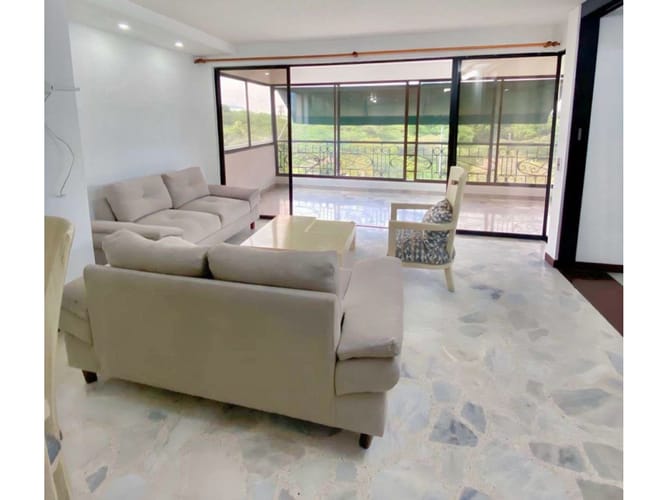 Apartamento de 2 alcobas en venta en El Castillo, Cali, 113 m² · foto 2 de 11
