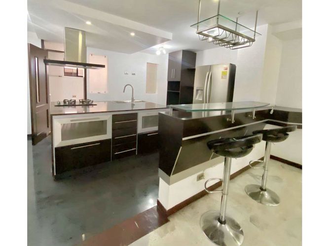 Apartamento de 2 alcobas en venta en El Castillo, Cali, 113 m² · foto 3 de 11
