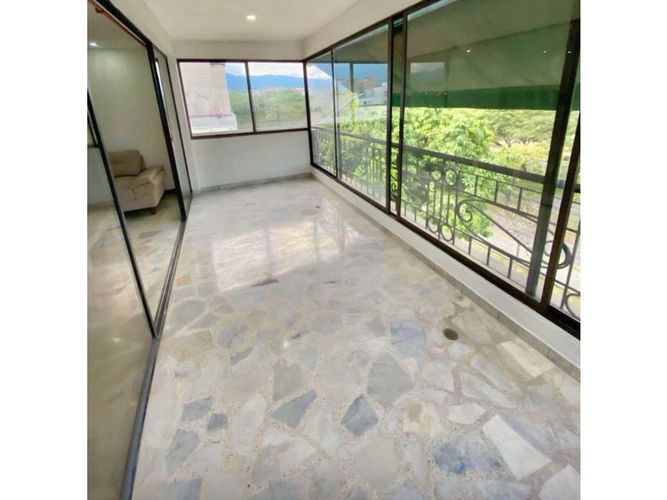 Apartamento de 2 alcobas en venta en El Castillo, Cali, 113 m² · foto 4 de 11