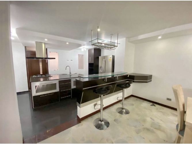 Apartamento de 2 alcobas en venta en El Castillo, Cali, 113 m² · foto 5 de 11