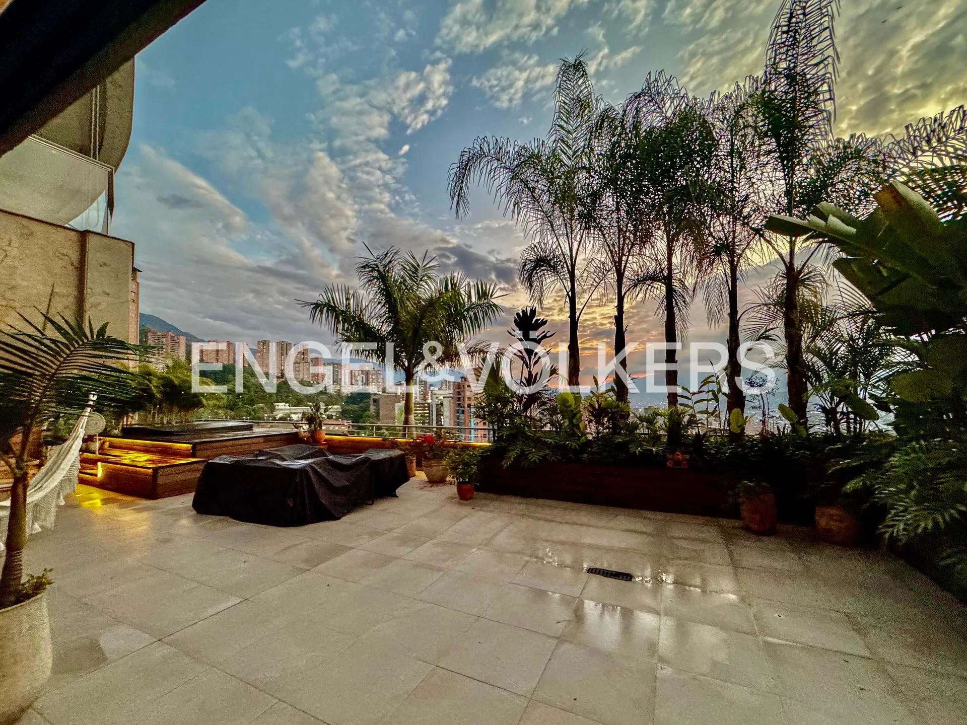 Apartamento en venta en Altos Del Poblado, Medellín · foto 3 de 10