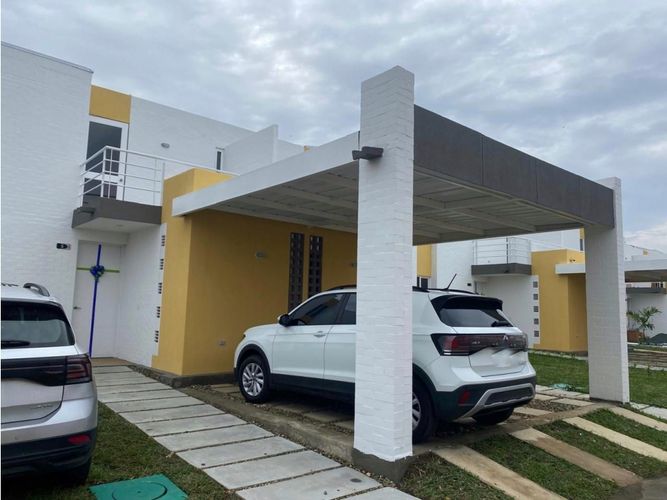 Casa de 3 alcobas en venta en El Castillo, Jamundí, 108 m² · foto 2 de 24