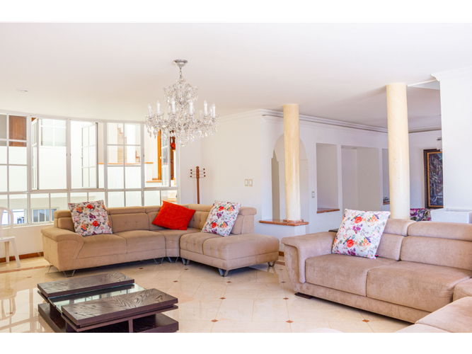 Casa de 7 alcobas en venta en El Ingenio, Cali, 500 m² · foto 2 de 24