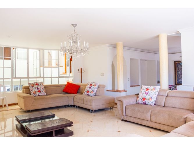 Casa de 7 alcobas en venta en El Ingenio, Cali, 500 m² · foto 3 de 24