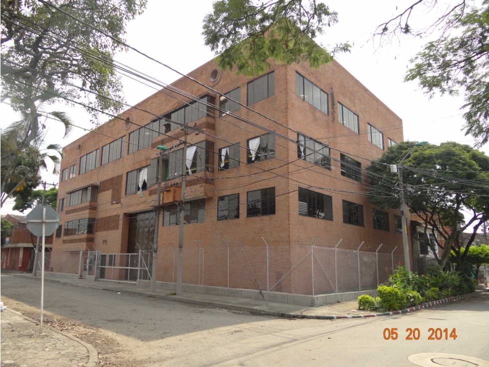 Bodega en venta en Troncal, Cali, 2210 m² · foto 2 de 12