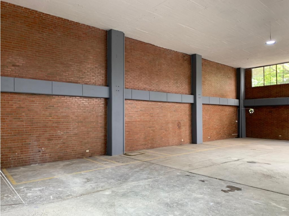 Bodega en venta en Troncal, Cali, 2210 m² · foto 8 de 12