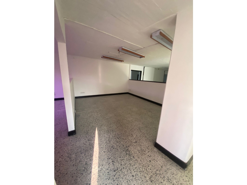 Bodega en venta en Troncal, Cali, 2210 m² · foto 10 de 12