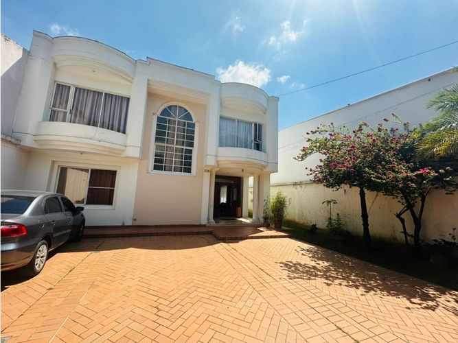 Casa de 6 alcobas en venta en Ciudad Jardin, Cali, 1000 m² · foto 2 de 24