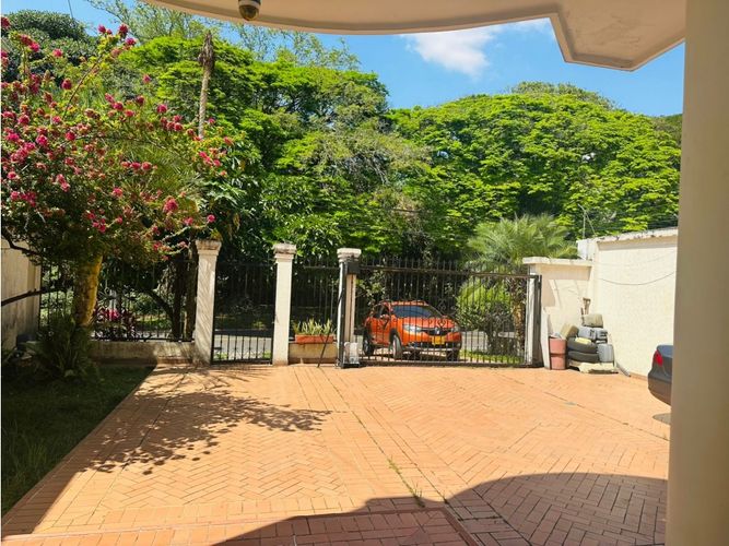 Casa de 6 alcobas en venta en Ciudad Jardin, Cali, 1000 m² · foto 3 de 24