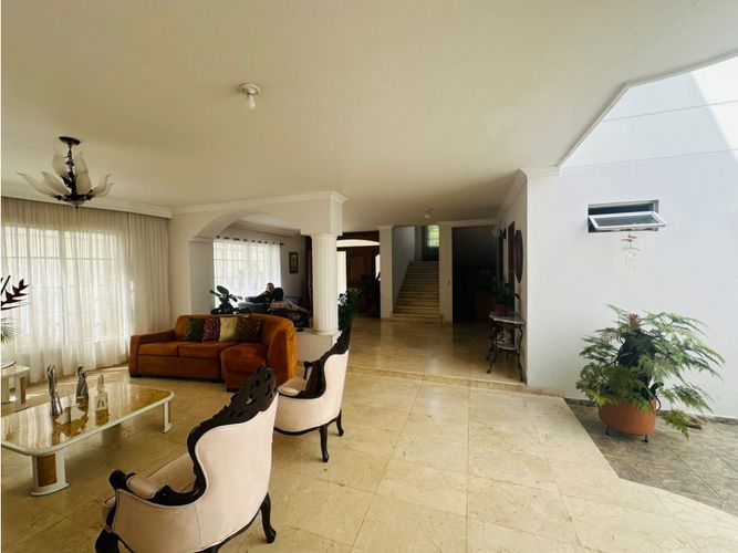 Casa de 6 alcobas en venta en Ciudad Jardin, Cali, 1000 m² · foto 7 de 24