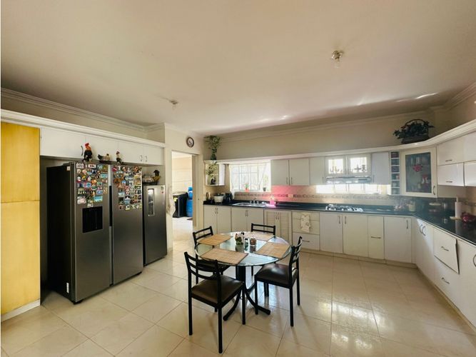 Casa de 6 alcobas en venta en Ciudad Jardin, Cali, 1000 m² · foto 10 de 24