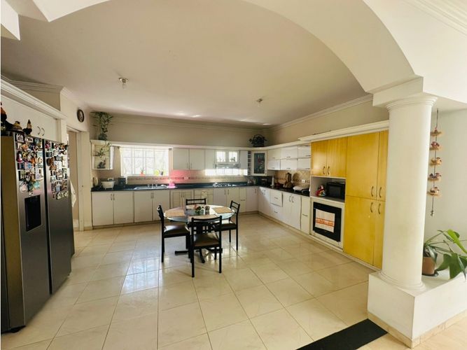 Casa de 6 alcobas en venta en Ciudad Jardin, Cali, 1000 m² · foto 12 de 24