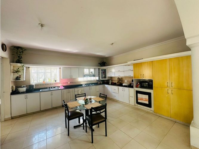 Casa de 6 alcobas en venta en Ciudad Jardin, Cali, 1000 m² · foto 13 de 24