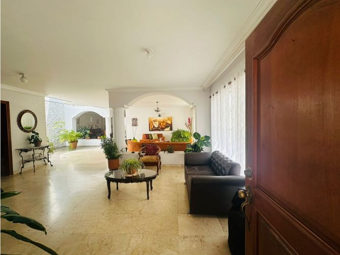 Casa de 6 alcobas en venta en Ciudad Jardin, Cali, 1000 m² · foto 15 de 24