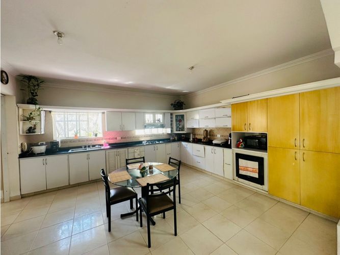 Casa de 6 alcobas en venta en Ciudad Jardin, Cali, 1000 m² · foto 16 de 24