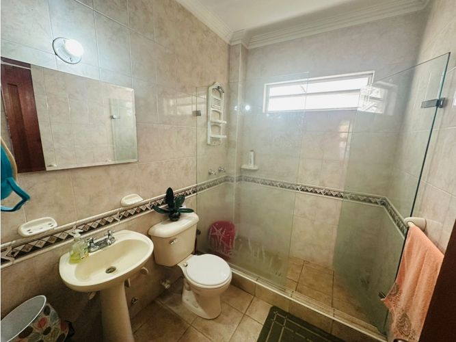 Casa de 6 alcobas en venta en Ciudad Jardin, Cali, 1000 m² · foto 18 de 24