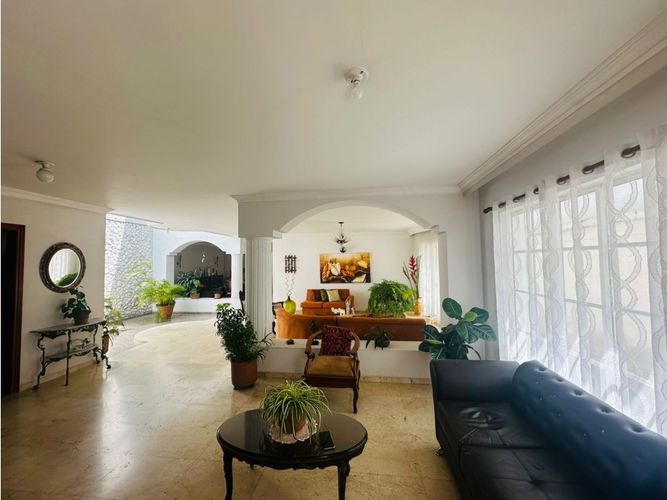 Casa de 6 alcobas en venta en Ciudad Jardin, Cali, 1000 m² · foto 20 de 24