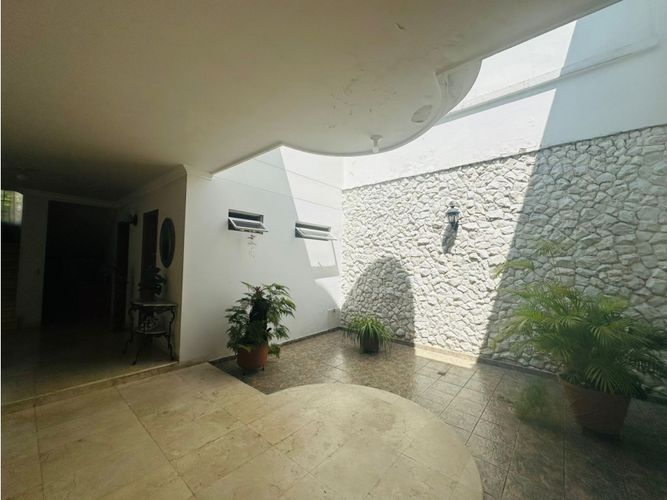 Casa de 6 alcobas en venta en Ciudad Jardin, Cali, 1000 m² · foto 22 de 24
