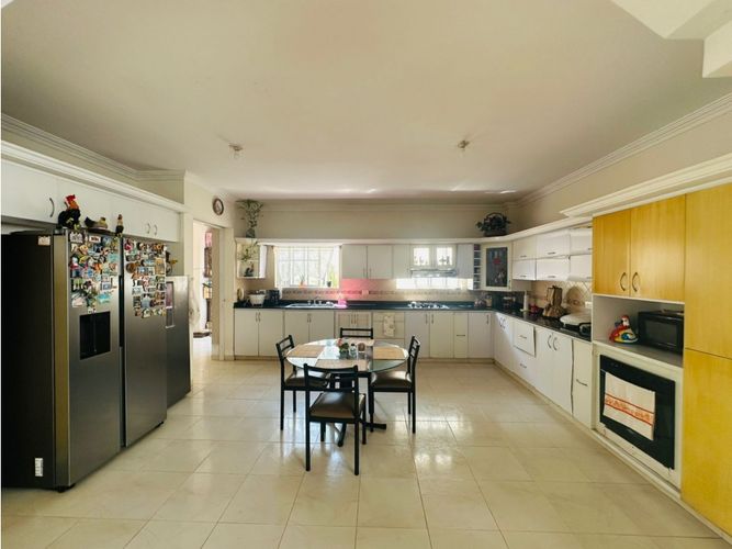Casa de 6 alcobas en venta en Ciudad Jardin, Cali, 1000 m² · foto 23 de 24