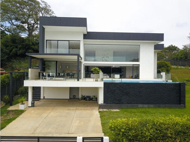 Casa de 5 alcobas en arriendo en Alfaguara, Jamundí, 800 m² · foto 2 de 19