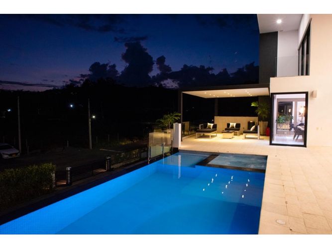 Casa de 5 alcobas en venta en Alfaguara, Jamundí, 800 m² · foto 4 de 19