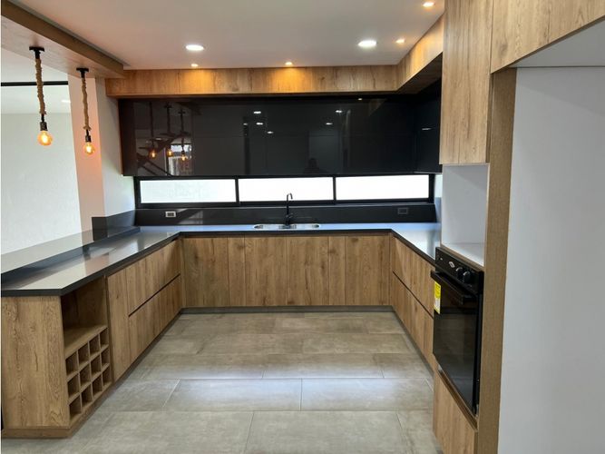 Casa de 4 alcobas en venta en Las Mercedes, Jamundí, 309 m² · foto 3 de 24