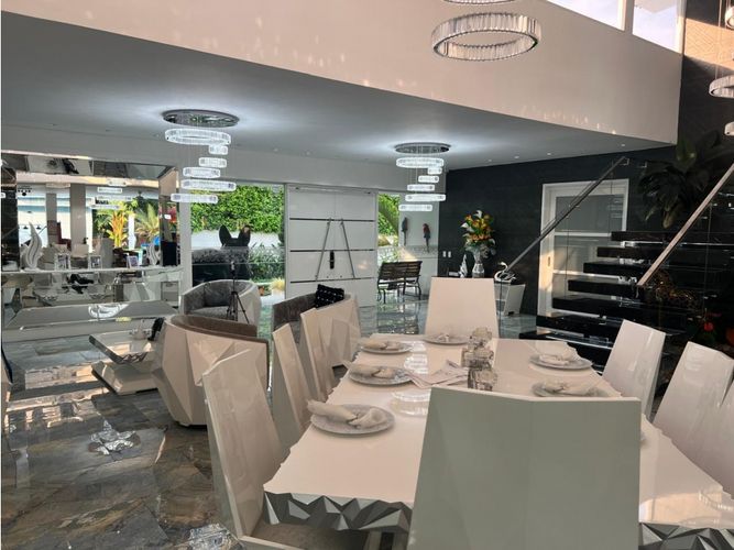 Casa de 6 alcobas en venta en Las Mercedes, Jamundí, 1400 m² · foto 2 de 24