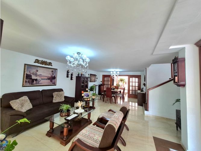 Casa de 4 alcobas en venta en Quintas De Don Simon, Cali, 280 m² · foto 3 de 24